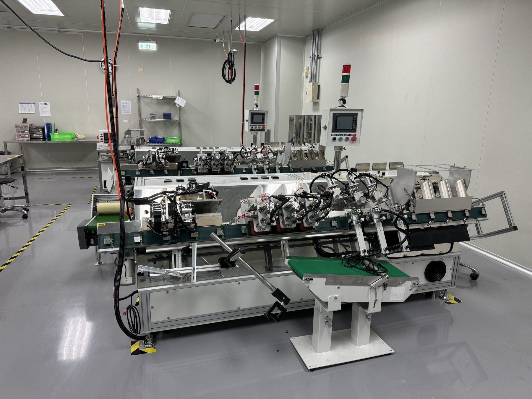Clean production area and automated manufacturing equipment at Visgeneer
